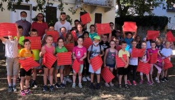 Übergabe der Strandbeutel