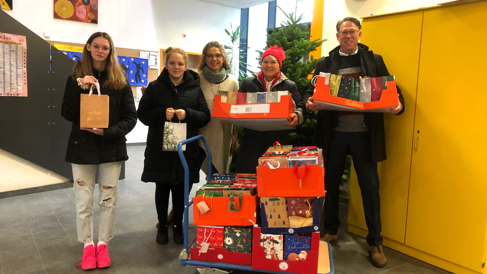 Geschenke für die Löwenschule