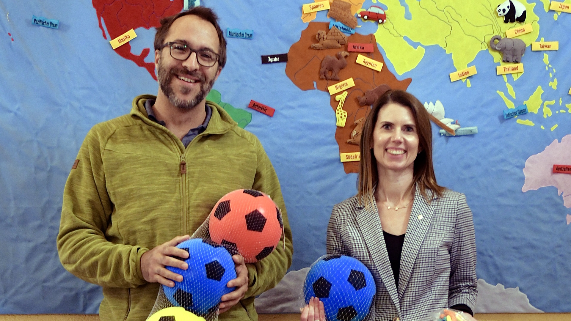 Spendenübergabe an die Nibelungenschule